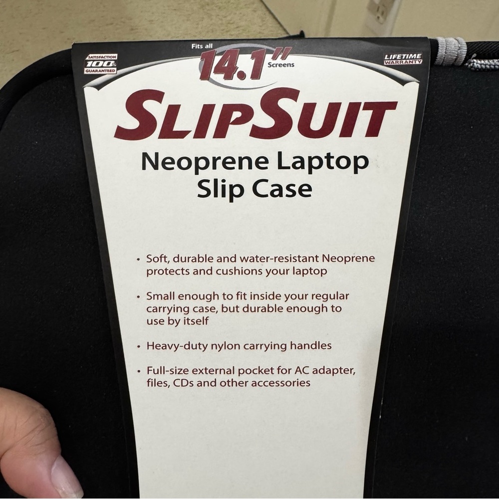NWT Mobile Edge Black Neoprene Laptop Sleeve With Handles Fits 14.1" Screens - Picture 2 of 11